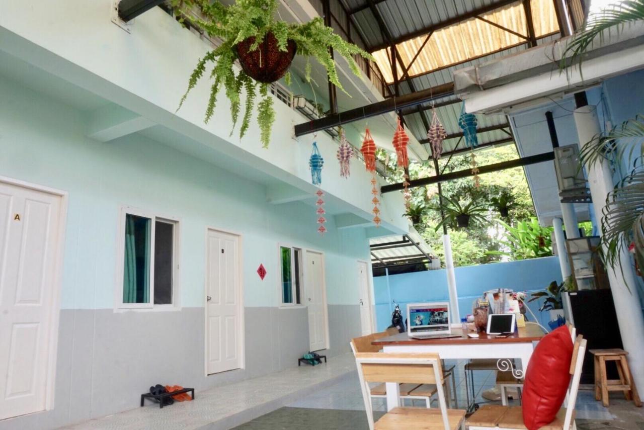 Chongrak Guesthouse Chiang Mai Bagian luar foto