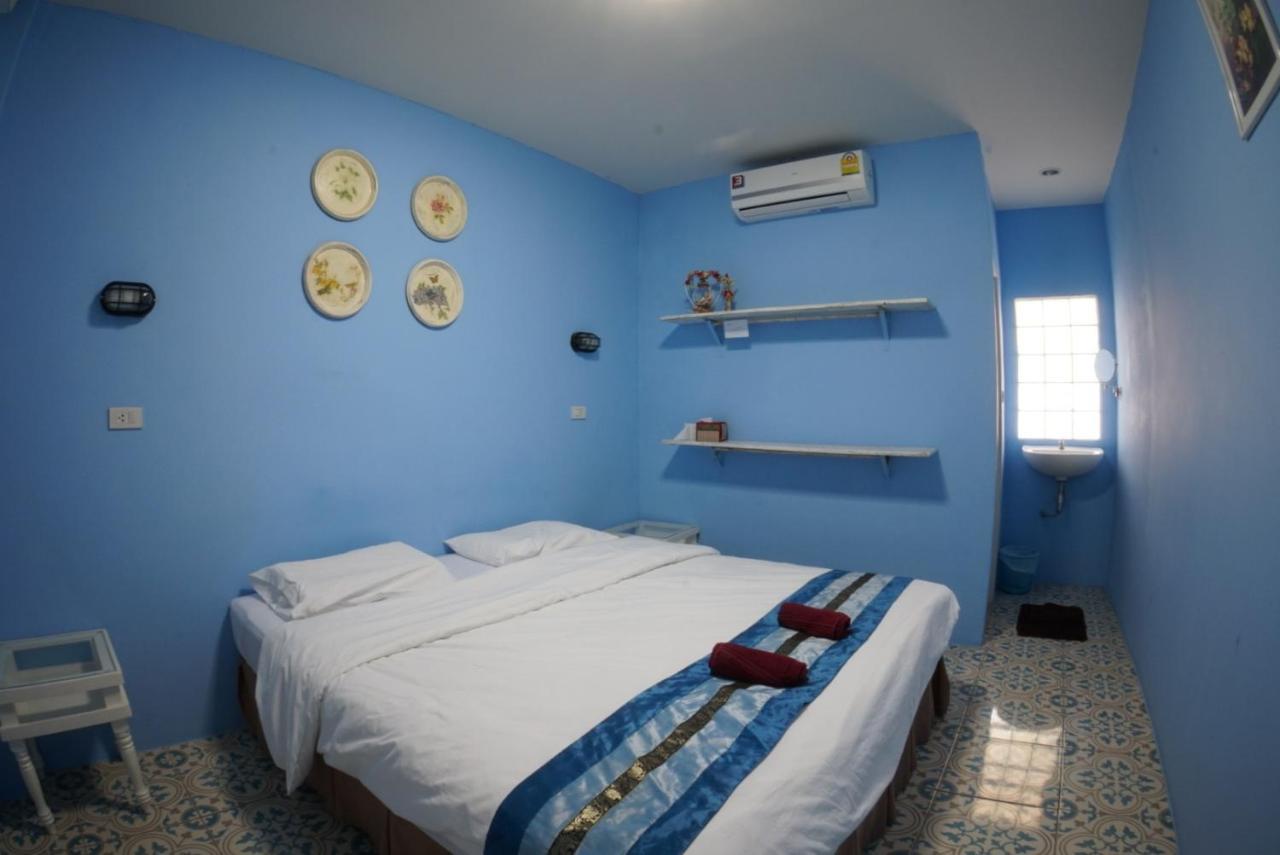 Chongrak Guesthouse Chiang Mai Bagian luar foto