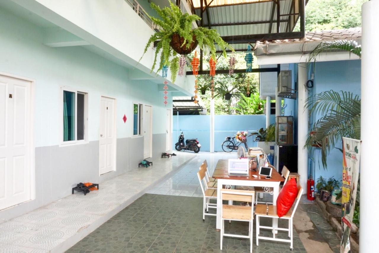 Chongrak Guesthouse Chiang Mai Bagian luar foto