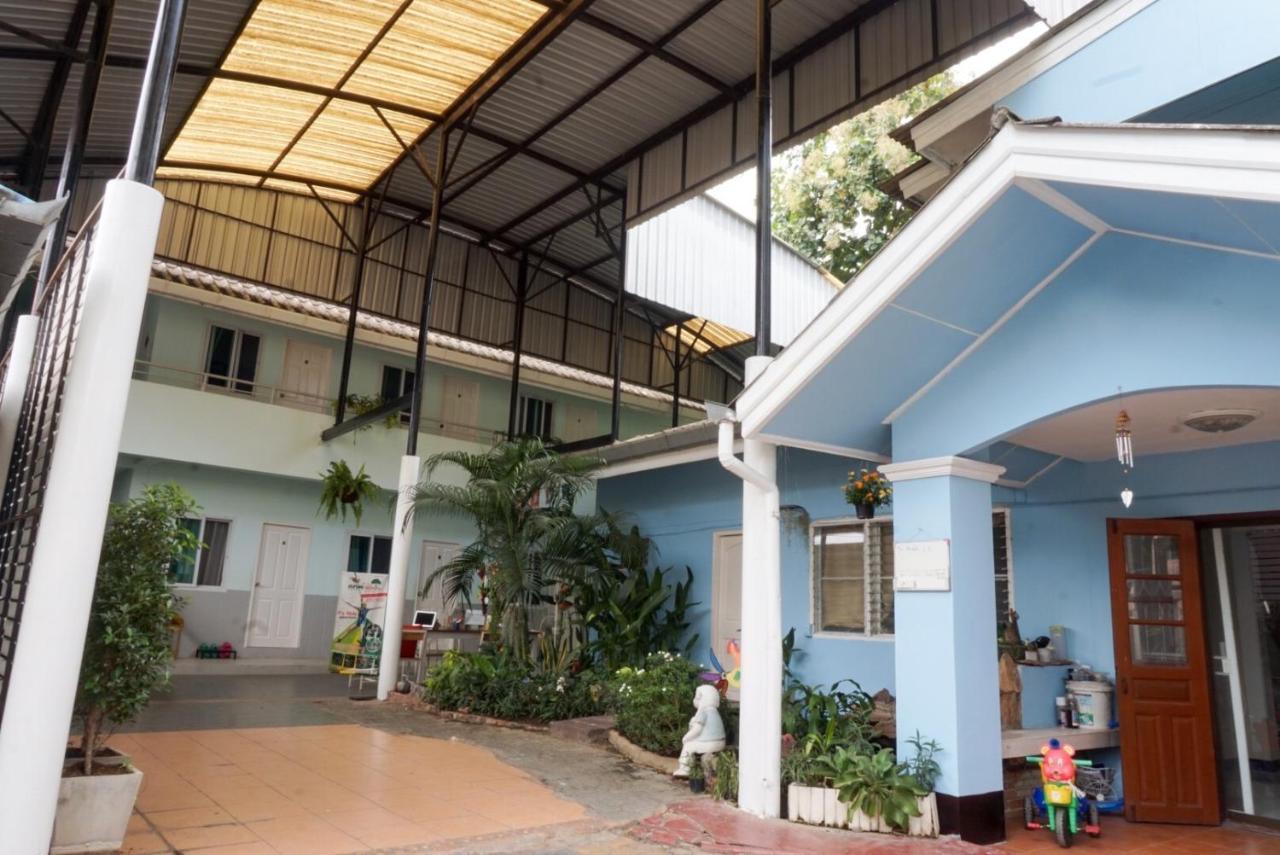 Chongrak Guesthouse Chiang Mai Bagian luar foto